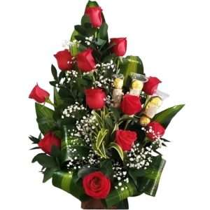 Arreglo de 12 rosas y ferrero x9