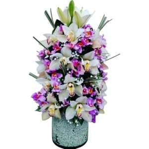 Arreglo redondo de orquídeas cimbidium y hawaianas