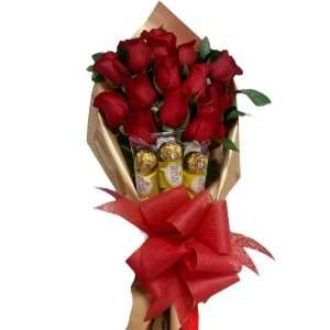 Bouquet de rosas con chocolates