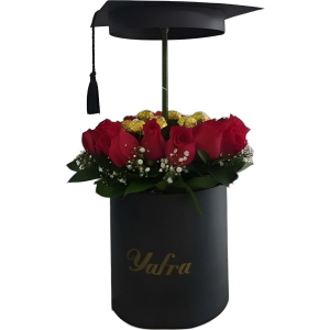 Birrete con tapizado de rosas y chocolates