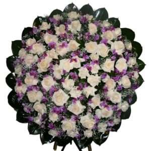 Corona de rosas y orquídeas