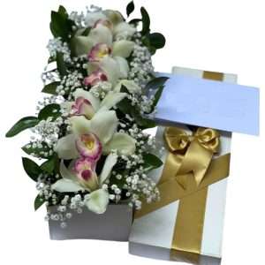 Caja alargada tapizada de orquídeas