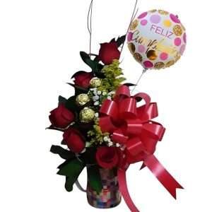 Detalle de rosas y chocolates