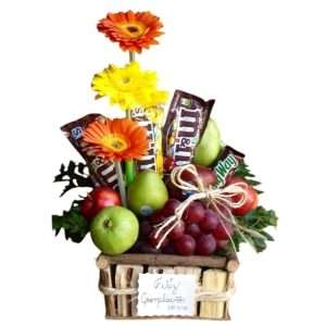 Gerberas, chocolates y frutas