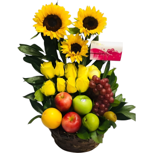 Girasoles y rosas con frutas