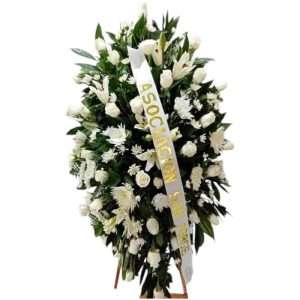 Pedestal en surtido de flores blancas