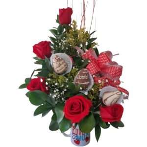 Pocillo con rosas y fresas