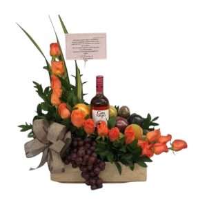 Rosas, vino y frutas