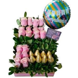 Rosas, fresas y globo